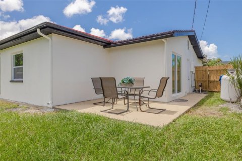 House in Largo, Florida 3 bedrooms, 112.41 sq.m. № 1886196 - photo 14