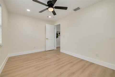 House in Largo, Florida 3 bedrooms, 112.41 sq.m. № 1886196 - photo 25