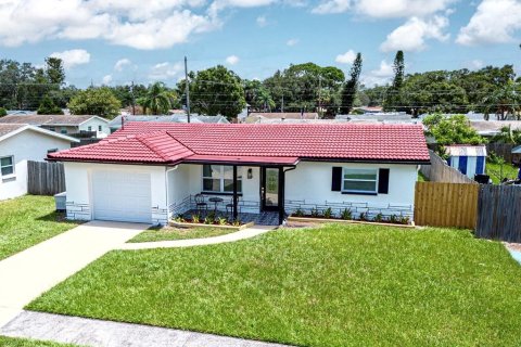 House in Largo, Florida 3 bedrooms, 112.41 sq.m. № 1886196 - photo 1