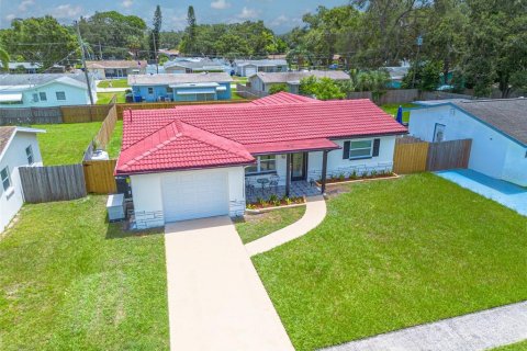House in Largo, Florida 3 bedrooms, 112.41 sq.m. № 1886196 - photo 28