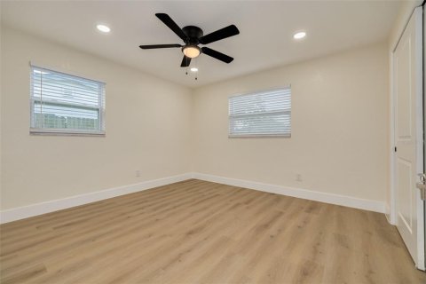 House in Largo, Florida 3 bedrooms, 112.41 sq.m. № 1886196 - photo 21