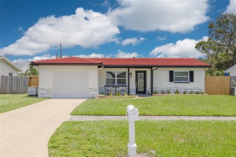 House in Largo, Florida 3 bedrooms, 112.41 sq.m. № 1886196 - photo 3