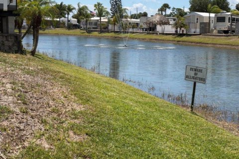 Commercial property in Okeechobee, Florida № 2087071