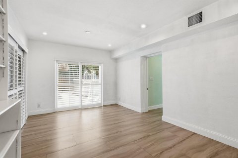 Casa en venta en Fort Lauderdale, Florida, 3 dormitorios, 164.62 m2 № 2174086 - foto 14