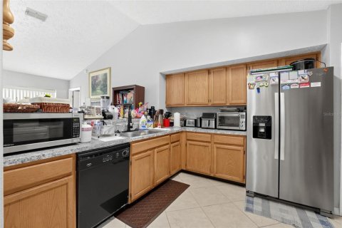 House in Brandon, Florida 3 bedrooms, 119.38 sq.m. № 2415495 - photo 18