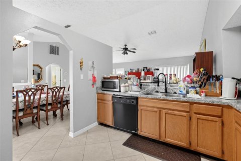 House in Brandon, Florida 3 bedrooms, 119.38 sq.m. № 2415495 - photo 16