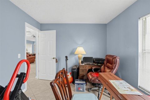 House in Brandon, Florida 3 bedrooms, 119.38 sq.m. № 2415495 - photo 14