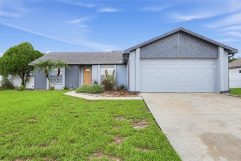 House in Brandon, Florida 3 bedrooms, 119.38 sq.m. № 2415495 - photo 3
