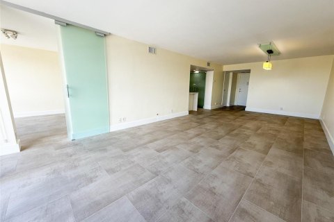 Купить кондоминиум в Халландейл-Бич, Флорида 2 спальни, 104.98м2, № 2083023 - фото 9