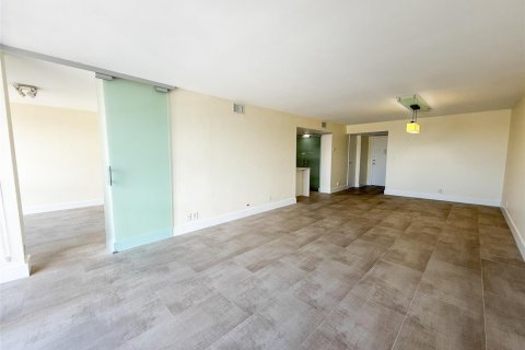 Купить кондоминиум в Халландейл-Бич, Флорида 2 спальни, 104.98м2, № 2083023 - фото 8