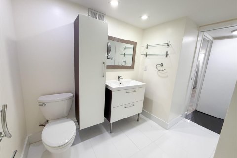Купить кондоминиум в Халландейл-Бич, Флорида 2 спальни, 104.98м2, № 2083023 - фото 24