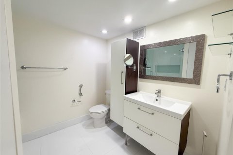 Купить кондоминиум в Халландейл-Бич, Флорида 2 спальни, 104.98м2, № 2083023 - фото 21
