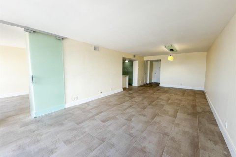 Купить кондоминиум в Халландейл-Бич, Флорида 2 спальни, 104.98м2, № 2083023 - фото 7