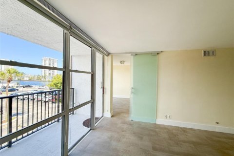 Купить кондоминиум в Халландейл-Бич, Флорида 2 спальни, 104.98м2, № 2083023 - фото 6