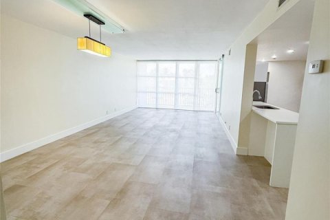 Купить кондоминиум в Халландейл-Бич, Флорида 2 спальни, 104.98м2, № 2083023 - фото 4