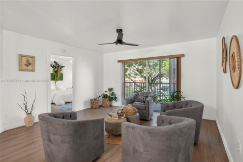 Condo in Pembroke Pines, Florida, 2 bedrooms  № 1836147 - photo 10