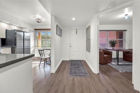 Condo in Pembroke Pines, Florida, 2 bedrooms  № 1836147 - photo 3