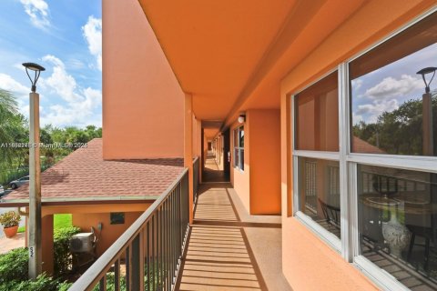 Condo in Pembroke Pines, Florida, 2 bedrooms  № 1836147 - photo 12
