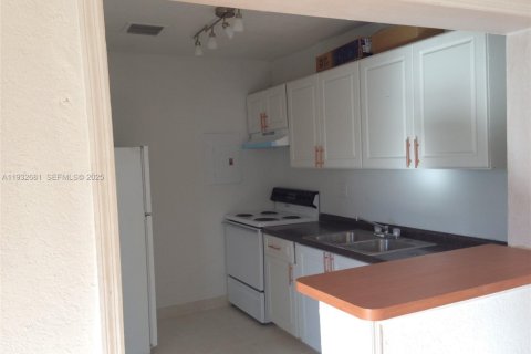 Снять в аренду виллу или дом в Майами, Флорида 4 спальни, 192.12м2, № 1991584 - фото 6