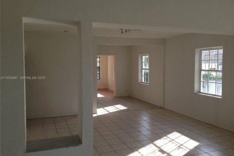 Снять в аренду виллу или дом в Майами, Флорида 4 спальни, 192.12м2, № 1991584 - фото 5