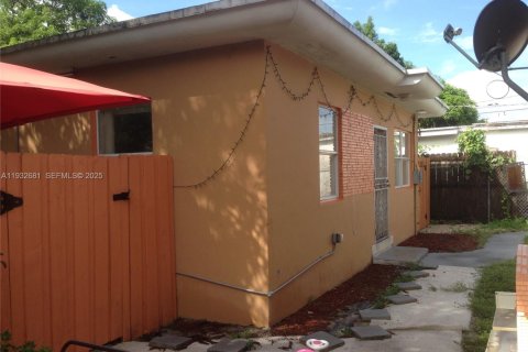 Снять в аренду виллу или дом в Майами, Флорида 4 спальни, 192.12м2, № 1991584 - фото 2