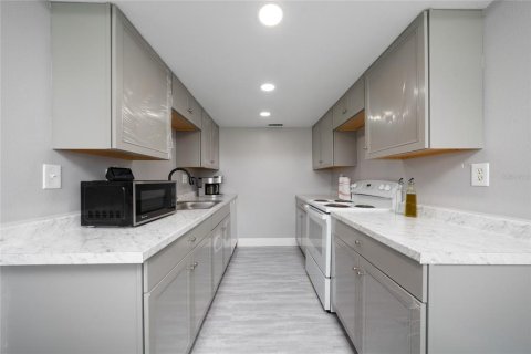Condominio en venta en Kissimmee, Florida, 2 dormitorios, 81.01 m2 № 1877347 - foto 6