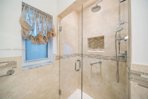 House in Coral Gables, Florida 3 bedrooms, 173.26 sq.m. № 1998014 - photo 16