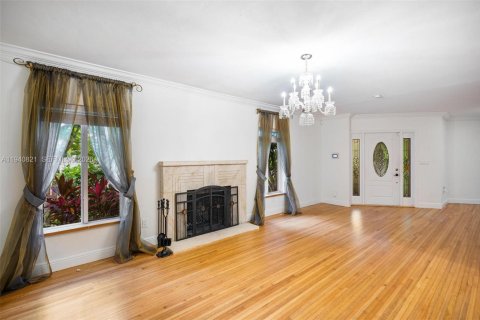 House in Coral Gables, Florida 3 bedrooms, 173.26 sq.m. № 1998014 - photo 6