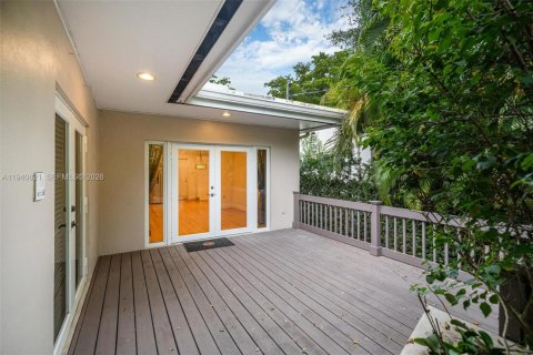 House in Coral Gables, Florida 3 bedrooms, 173.26 sq.m. № 1998014 - photo 3