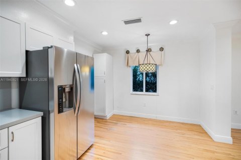 House in Coral Gables, Florida 3 bedrooms, 173.26 sq.m. № 1998014 - photo 10