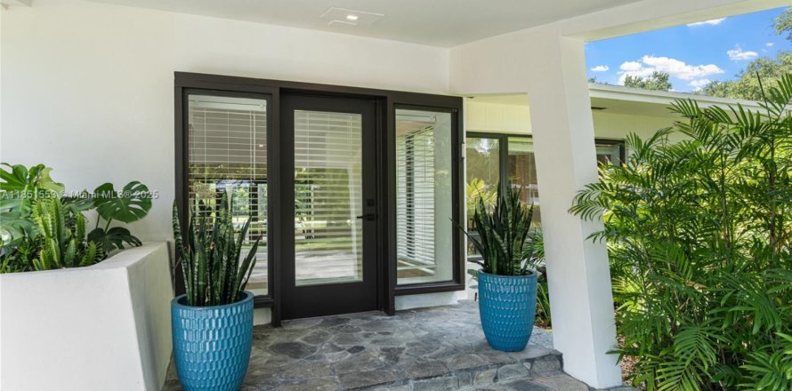 Villa ou maison à Pinecrest, Floride 6 chambres, 466.28 m2 № 1871294