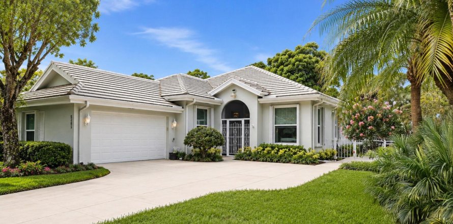 House in Hobe Sound, Florida 3 bedrooms, 187.38 sq.m. № 2084193