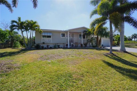 Villa ou maison à vendre à Punta Gorda, Floride: 2 chambres, 148.64 m2 № 2091555 - photo 2