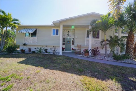 Villa ou maison à vendre à Punta Gorda, Floride: 2 chambres, 148.64 m2 № 2091555 - photo 3