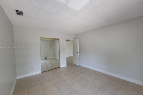 Copropriété à louer à Tamarac, Floride: 2 chambres, 162.58 m2 № 2051118 - photo 4