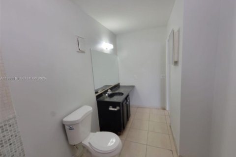 Copropriété à louer à Tamarac, Floride: 2 chambres, 162.58 m2 № 2051118 - photo 7