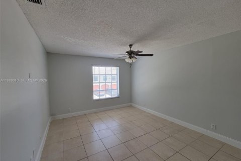 Copropriété à louer à Tamarac, Floride: 2 chambres, 162.58 m2 № 2051118 - photo 5