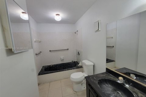 Copropriété à louer à Tamarac, Floride: 2 chambres, 162.58 m2 № 2051118 - photo 13