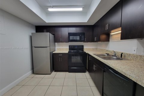 Copropriété à louer à Tamarac, Floride: 2 chambres, 162.58 m2 № 2051118 - photo 11