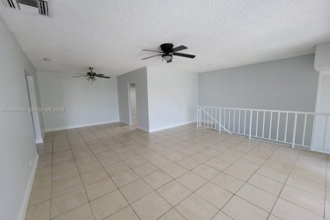 Copropriété à louer à Tamarac, Floride: 2 chambres, 162.58 m2 № 2051118 - photo 6