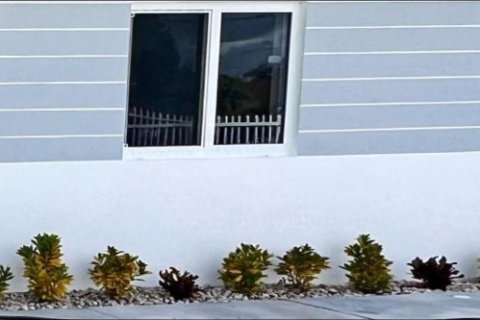 Casa en venta en Miami, Florida, 4 dormitorios № 1987952 - foto 1