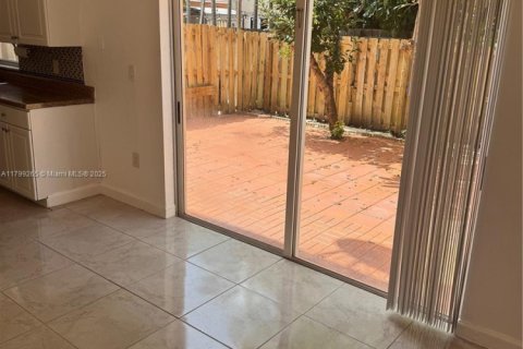 Townhouse in Homestead, Florida 3 bedrooms, 127.09 sq.m. № 1728597 - photo 15