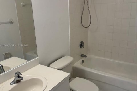 Townhouse in Homestead, Florida 3 bedrooms, 127.09 sq.m. № 1728597 - photo 24
