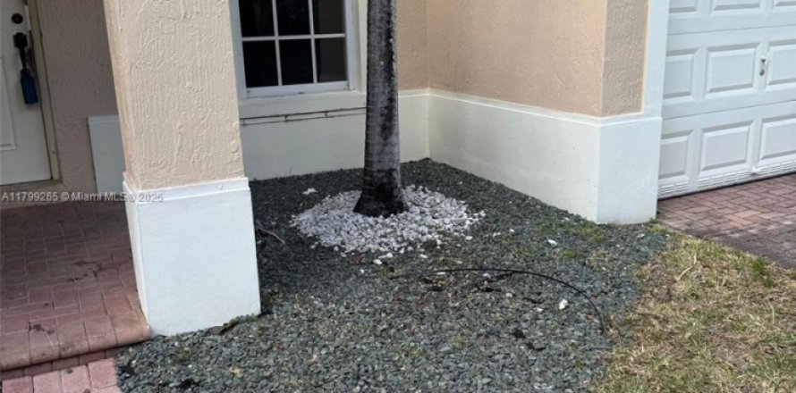 Townhouse in Homestead, Florida 3 bedrooms, 127.09 sq.m. № 1728597