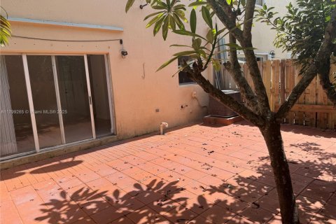 Townhouse in Homestead, Florida 3 bedrooms, 127.09 sq.m. № 1728597 - photo 17