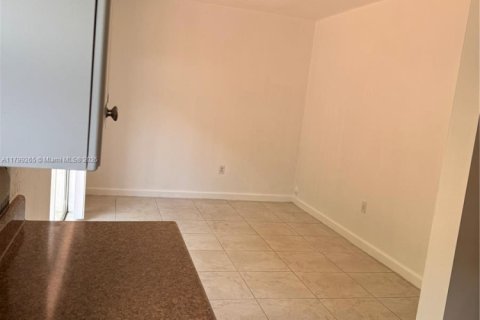 Townhouse in Homestead, Florida 3 bedrooms, 127.09 sq.m. № 1728597 - photo 13