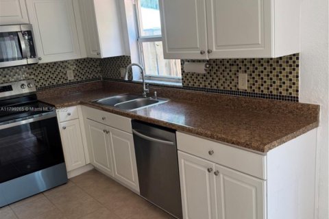 Townhouse in Homestead, Florida 3 bedrooms, 127.09 sq.m. № 1728597 - photo 12