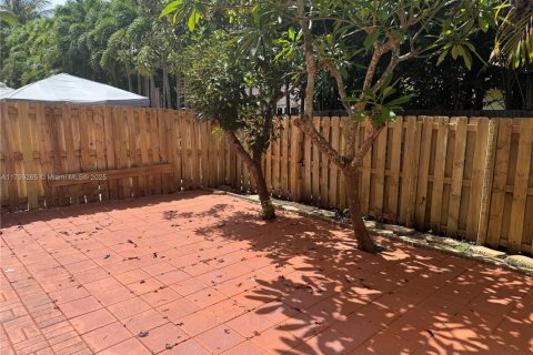 Townhouse in Homestead, Florida 3 bedrooms, 127.09 sq.m. № 1728597 - photo 16