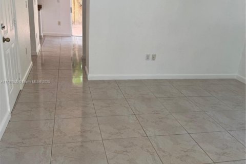 Townhouse in Homestead, Florida 3 bedrooms, 127.09 sq.m. № 1728597 - photo 5