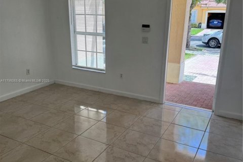 Townhouse in Homestead, Florida 3 bedrooms, 127.09 sq.m. № 1728597 - photo 18